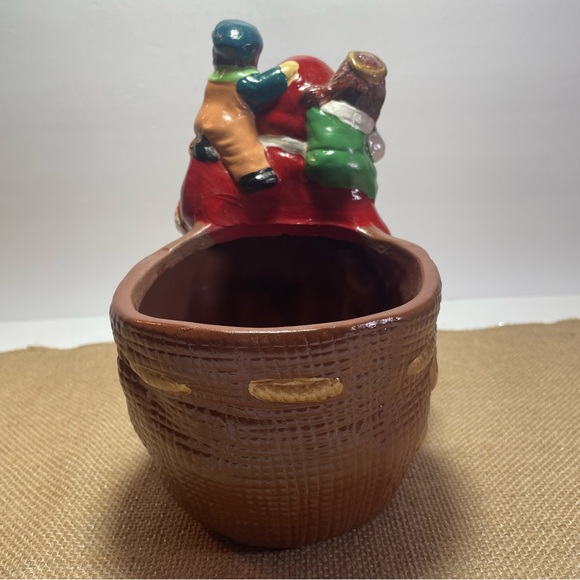 Santa Claus Planter Figurine Ceramic Vintage Chrustmas Around The World 5'x8' - Picture 5 of 12